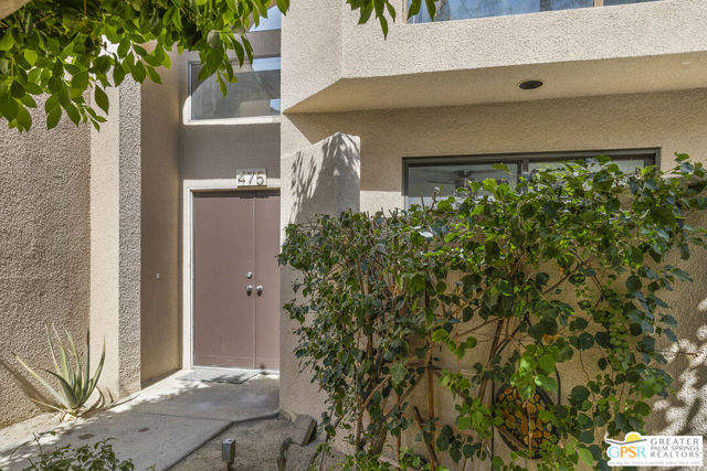 475 Village Square, Palm Springs CA: https://media.crmls.org/mediaz/7214e712-312d-47db-b564-8f77493a68d4.jpg