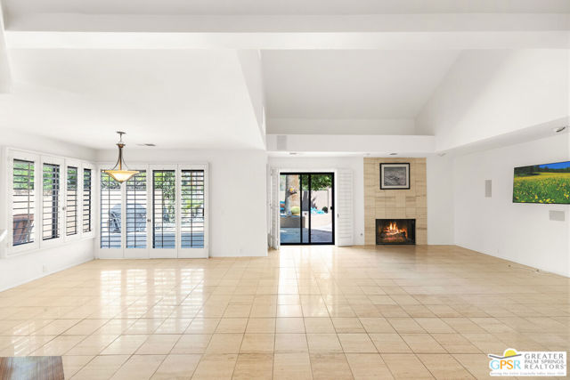 2910 Cervantes Court, Palm Springs CA: https://media.crmls.org/mediaz/7214e82a-fdfd-470e-9f5e-9a875439827d.jpg