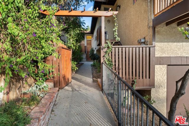 2160 Lake Shore Avenue, Los Angeles CA: https://media.crmls.org/mediaz/72156a15-b704-4b13-9e6f-4eb1a05b5764.jpg