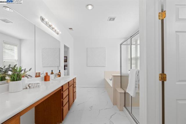 1525 Whispering Oaks Way, Pleasanton CA: https://media.crmls.org/mediaz/72161cdf-f3ec-4ec5-89da-ace61faa99c2.jpg