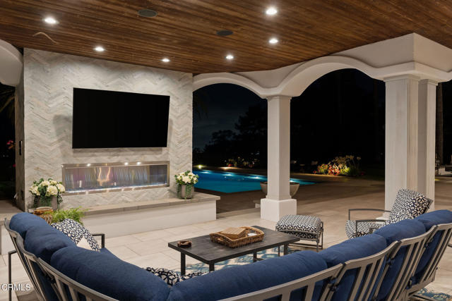 1069 Corte Barroso, Camarillo CA: https://media.crmls.org/mediaz/72165bd6-33c4-4e67-b98a-2c7a205998fb.jpg