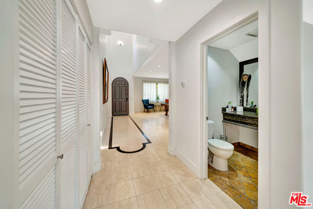 14916 Hesby Street, Sherman Oaks CA: https://media.crmls.org/mediaz/72168918-1383-4cfa-816d-73fba743711a.jpg