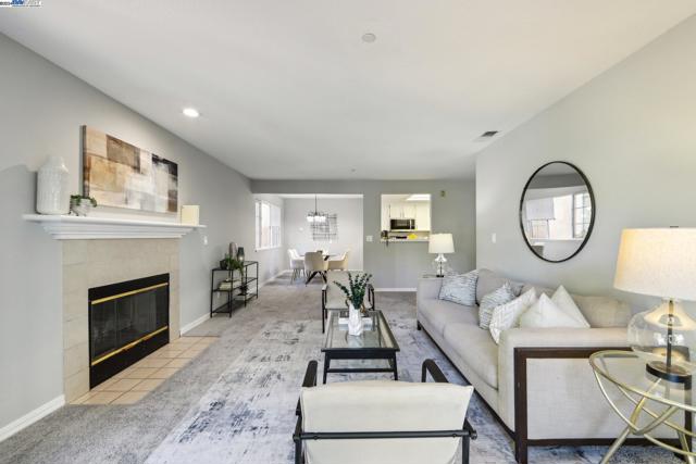 Image 5 of 40 For 22530 3rd St  107