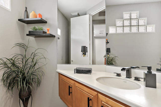 79840 Rancho La Quinta Drive, La Quinta CA: https://media.crmls.org/mediaz/7216d8c6-b262-4bbe-a345-f068eb55d006.jpg