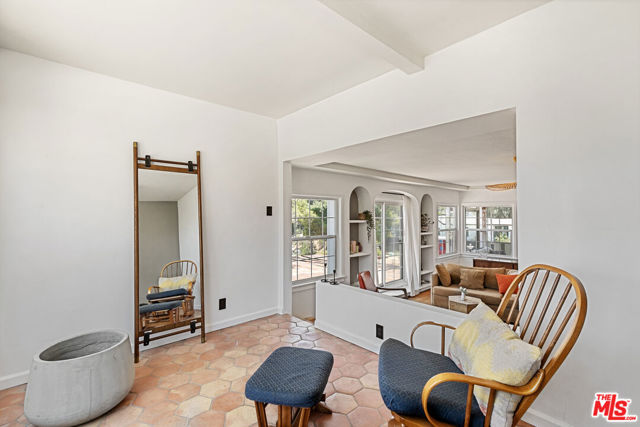11320 Alethea Drive, Sunland CA: https://media.crmls.org/mediaz/72171be5-f03f-4d71-9a7b-b1cc1bf3428b.jpg
