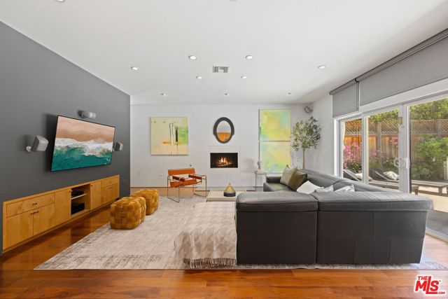 4255 Saint Clair Avenue, Studio City CA: https://media.crmls.org/mediaz/7217766e-5f29-4b29-b0f7-190badf99bed.jpg