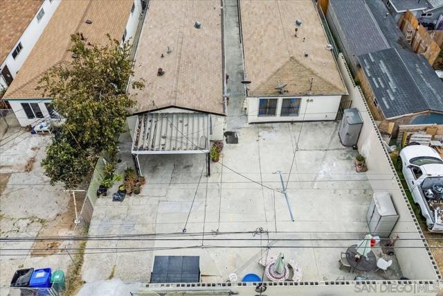 4046 4048 Eta St, San Diego CA: https://media.crmls.org/mediaz/7217ac17-563a-4e63-a5a3-778de40c8156.jpg