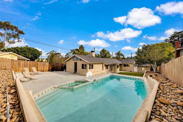 5170 Randlett Dr, La Mesa CA: https://media.crmls.org/mediaz/72189123-ad46-4f89-8ec9-ee68d48bea98.jpg