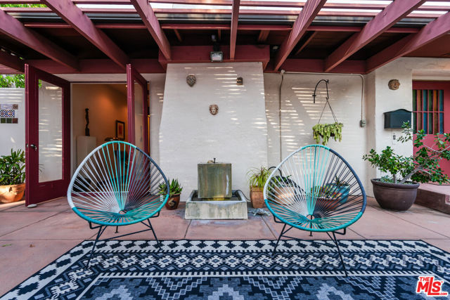 2020 Redcliff Street, Los Angeles CA: https://media.crmls.org/mediaz/72195848-1282-476c-b508-ae69b28a450d.jpg