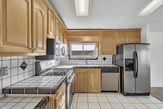 22 Canada Cove Avenue, Half Moon Bay CA: https://media.crmls.org/mediaz/7219c93b-6d8d-4dc5-b2b0-7e191fe69dda.jpg