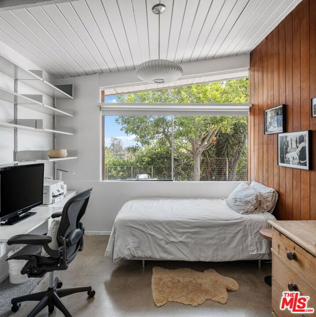 12400 Deerbrook Lane, Los Angeles CA: https://media.crmls.org/mediaz/7219f2ee-bcf0-4dbd-988a-6db5693e98dd.jpg