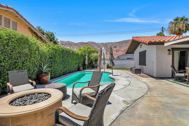 77655 Avenida Montezuma, La Quinta CA: https://media.crmls.org/mediaz/721a6583-8476-4048-9156-5203f08e96e5.jpg