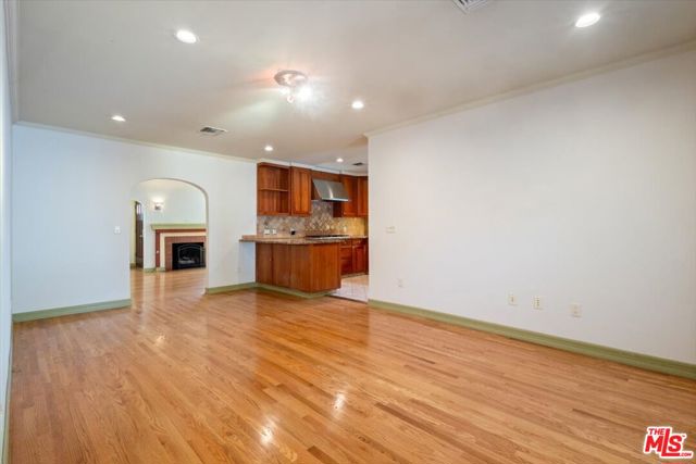 4385 Camellia Avenue, Studio City CA: https://media.crmls.org/mediaz/721abc79-8f24-4d7b-b9ec-931c1603baff.jpg