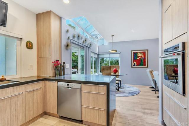 4125 PINDAR Way, Oceanside CA: https://media.crmls.org/mediaz/721b2129-510a-4980-9db6-ce9d0ed7b819.jpg