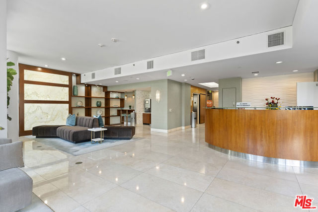 13650 MARINA POINTE Drive, Marina del Rey CA: https://media.crmls.org/mediaz/721b4377-b4bb-4b20-aa62-fefdf30ce7da.jpg