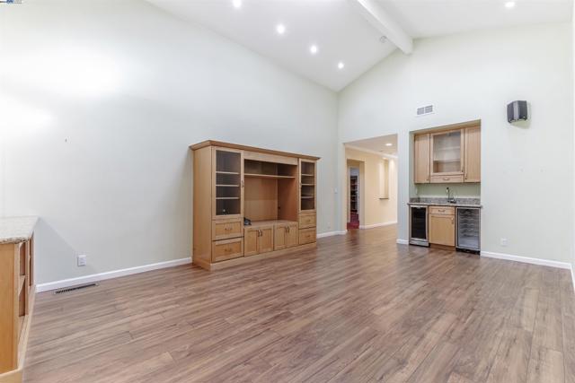 Image 9 of 46 For 18745 Cavendish Dr