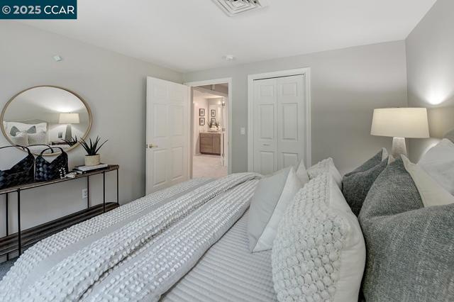 1840 Tice Creek Dr, Walnut Creek CA: https://media.crmls.org/mediaz/721b914f-0522-43fc-89dc-1c7ec091603f.jpg
