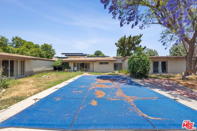 8400 Encino Avenue, Northridge CA: https://media.crmls.org/mediaz/721b937e-5de8-4008-a544-95a82cc3502e.jpg