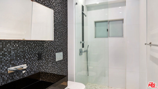 26050 Pacific Coast Highway, Malibu CA: https://media.crmls.org/mediaz/721bf108-6a11-45a7-8221-6f5ac2f1d543.jpg