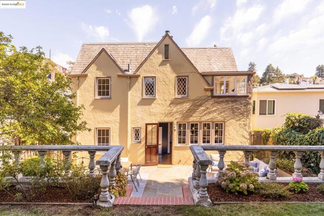 5815 Morpeth St, Oakland CA: https://media.crmls.org/mediaz/721c2787-b75e-4d1a-9daa-19dd8bb37f80.jpg