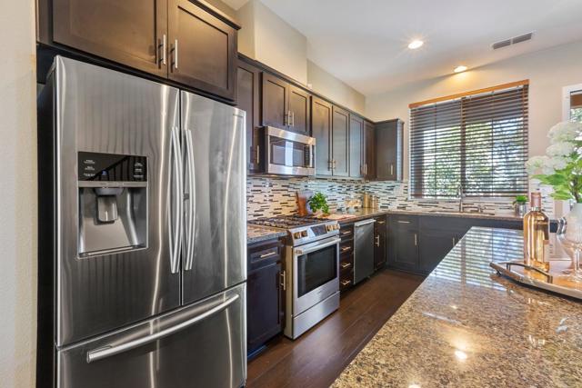 5575 Azalea Way, Newark CA: https://media.crmls.org/mediaz/721ca8dd-48bd-4f93-958e-a682fc217191.jpg