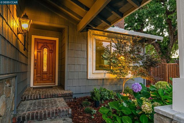 101 Stowbridge Ct., Danville CA: https://media.crmls.org/mediaz/721ce337-5c0d-40ba-91a7-133bf031ae9a.jpg