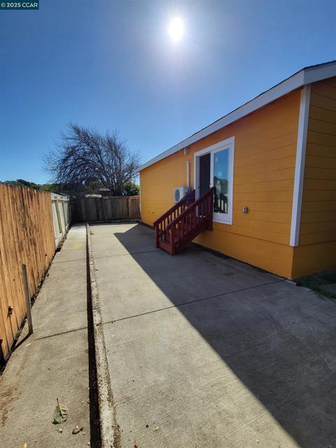 2811 Tulare Ave, Richmond CA: https://media.crmls.org/mediaz/721d09d3-f59d-46e1-ab8f-f654901e405d.jpg