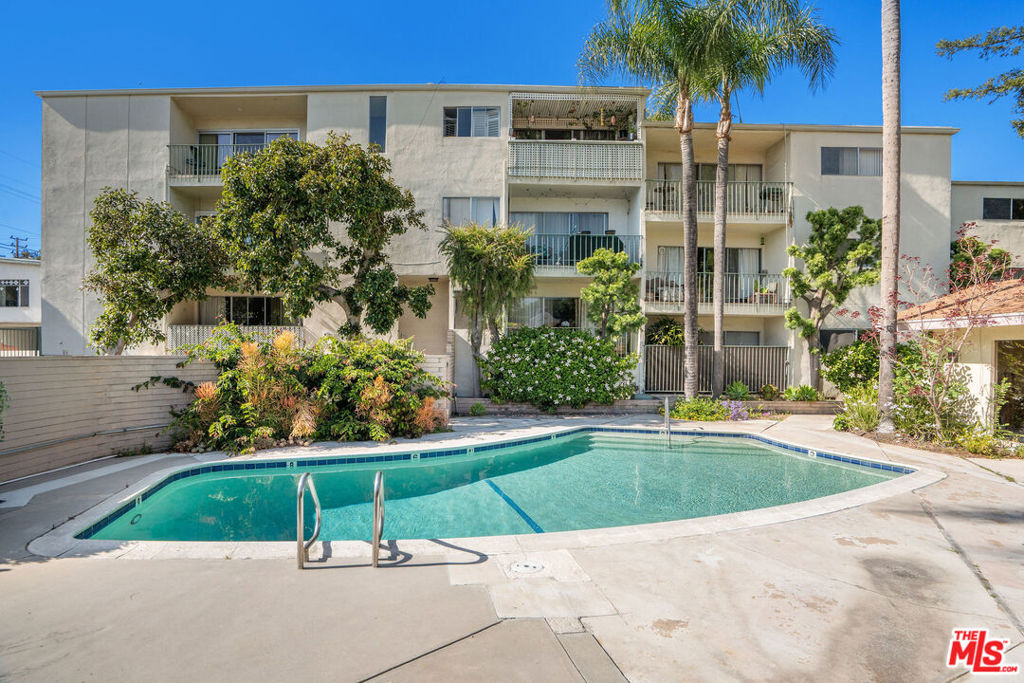 10240 Camarillo Street #301