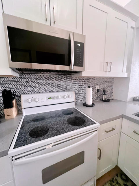 20371 Bluffside Circle, Huntington Beach CA: https://media.crmls.org/mediaz/721d5214-c709-4d2b-9954-280d44127f32.jpg