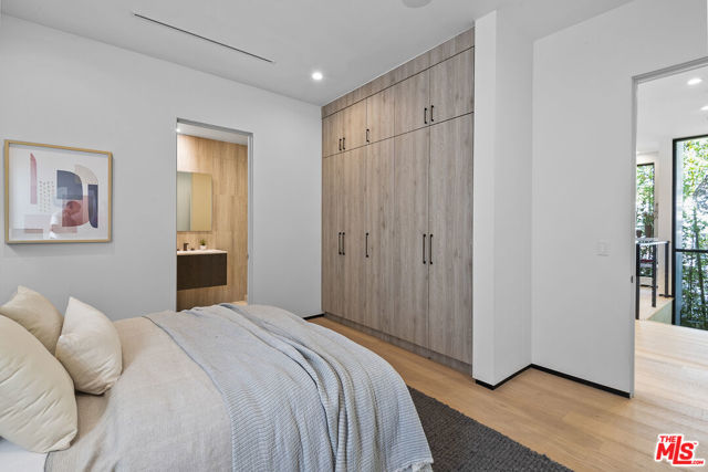 428 N La Jolla Avenue, Los Angeles CA: https://media.crmls.org/mediaz/721d9bca-1396-4a72-870b-b21022c820ed.jpg