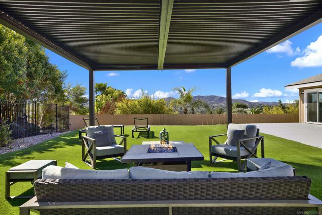 17351 Saint Andrews Dr, Poway CA: https://media.crmls.org/mediaz/721da1e0-b6e7-490a-8454-43767b27a41e.jpg