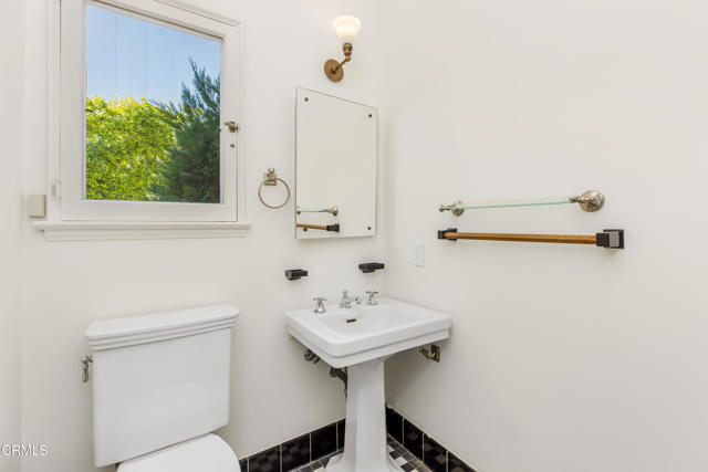 1184 Arden Road, Pasadena CA: https://media.crmls.org/mediaz/721df9c0-14ab-4da1-af4f-fee5cf6e62a6.jpg