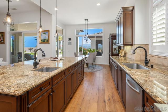15674 Via Santa Pradera, San Diego CA: https://media.crmls.org/mediaz/721e1ed3-86c8-4aa3-a91a-a06d9cda0bf9.jpg