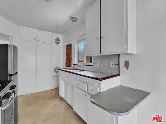 5401 Thornburn Street, Los Angeles CA: https://media.crmls.org/mediaz/721e4fcb-e1d4-42c5-8f48-3cd297e2dc52.jpg