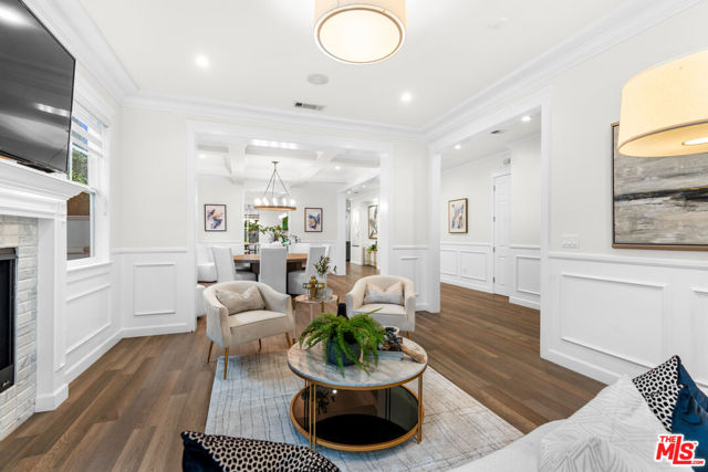 4616 Ventura Canyon Avenue, Sherman Oaks CA: https://media.crmls.org/mediaz/722036eb-d1ea-40a8-9e3c-bebfb3e0714b.jpg