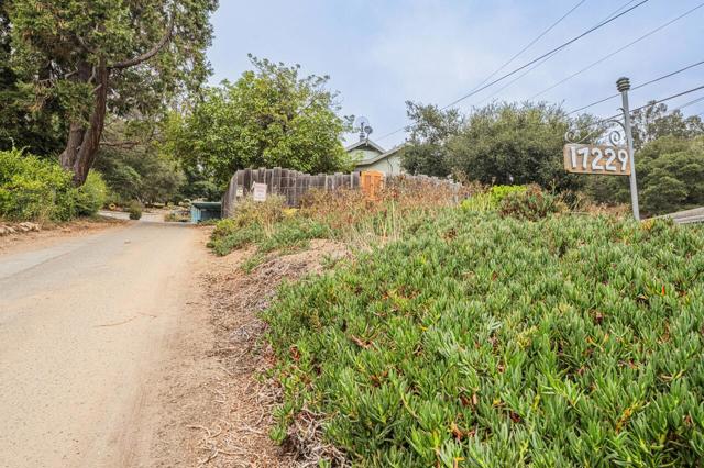 17229 McGuffie Road, Prunedale CA: https://media.crmls.org/mediaz/7220bb1d-a03c-4208-8dc9-6e999e69877d.jpg