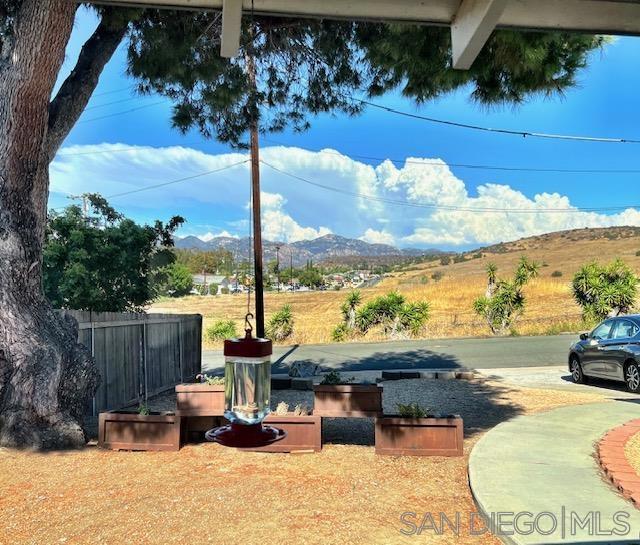 12710 Montauk St, Poway CA: https://media.crmls.org/mediaz/72211691-ac6c-4523-a33d-f350709d1258.jpg