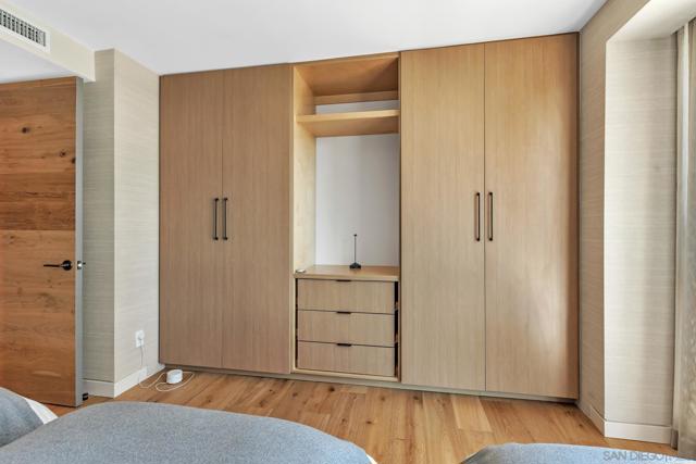 Image 21 of 31 For 1810 Avenida Del Mundo  403