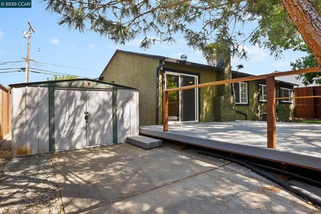 2425 Jerilynn Dr, Concord CA: https://media.crmls.org/mediaz/722125ab-f87c-46d6-bc36-c2f919bdc446.jpg