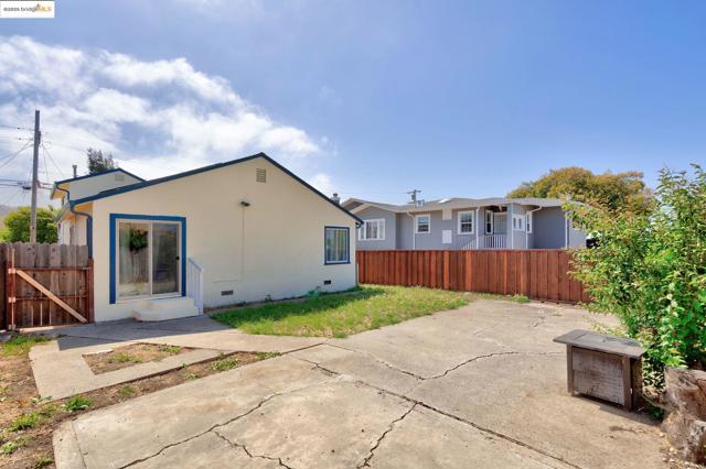 527 42nd Street, Richmond CA: https://media.crmls.org/mediaz/72218450-c706-4fe2-98c3-a71cb1f7dde1.jpg