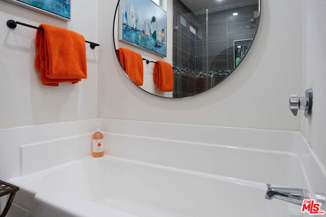 943 12th Street, Santa Monica CA: https://media.crmls.org/mediaz/7221e1cd-95e9-4b08-9870-ef2d99b940b2.jpg
