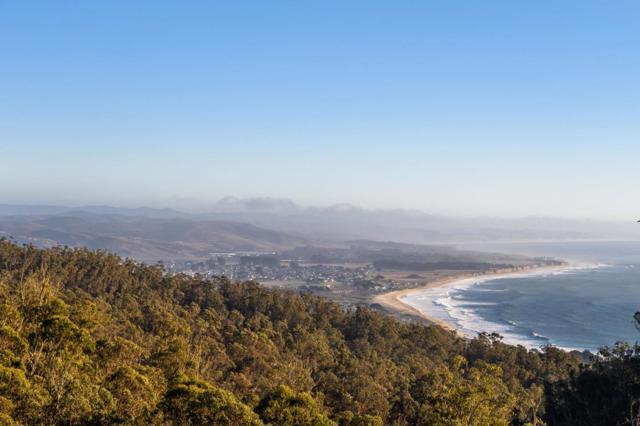 107 Dolphine Avenue, El Granada CA: https://media.crmls.org/mediaz/72222a2c-8950-4981-825b-572793500de3.jpg