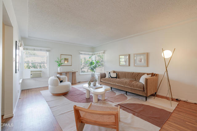Detail Gallery Image 3 of 12 For 3349 Wood Ter, Los Angeles,  CA 90027 - 3 Beds | 2 Baths