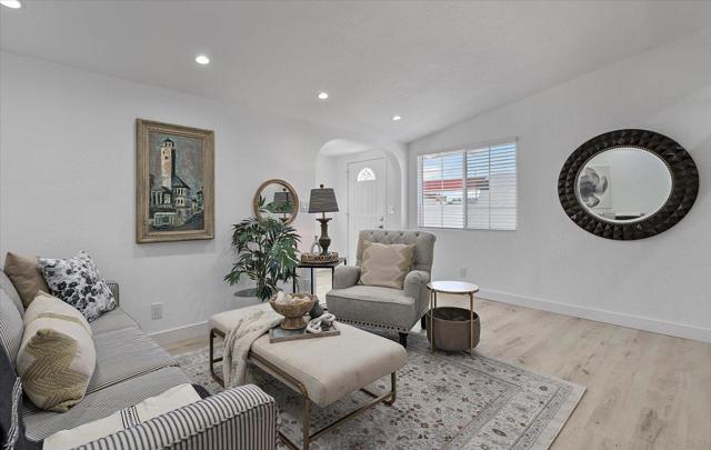902 Blazingwood Drive, Sunnyvale CA: https://media.crmls.org/mediaz/7222d167-9154-4e8e-bdd3-7763bbc9be99.jpg