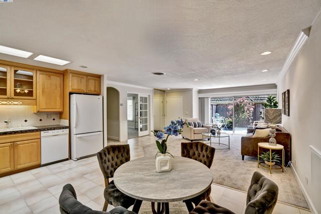 2217 Ptarmigan Dr, Walnut Creek CA: https://media.crmls.org/mediaz/72230194-3fd3-4ff3-ade4-d366523d6bad.jpg