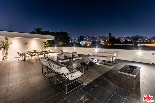 842 N Orange Grove Avenue, Los Angeles CA: https://media.crmls.org/mediaz/72232c12-1e85-4bad-9db3-cd337ab25824.jpg