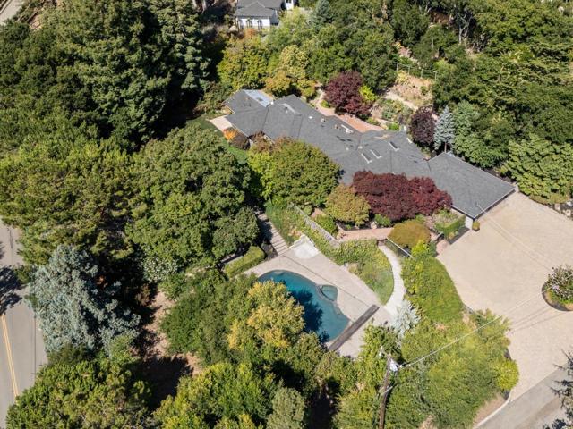 23480 Ravensbury Avenue, Los Altos Hills CA: https://media.crmls.org/mediaz/72234561-3ce9-4346-b195-7e914a7c300b.jpg