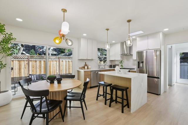 453 N Rengstorff Avenue, Mountain View CA: https://media.crmls.org/mediaz/72238303-5a2b-4db4-87d3-65171d823fb3.jpg