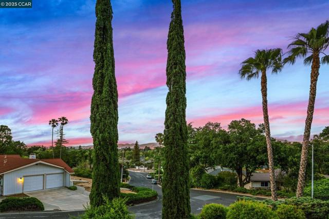 3698 De Rosa Ct, Concord CA: https://media.crmls.org/mediaz/7223abcf-22aa-469d-b8e3-c1ca3032dc50.jpg