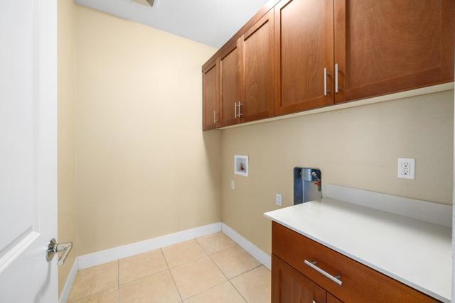 9881 Rancho Hills Drive, Gilroy CA: https://media.crmls.org/mediaz/7223ccf1-7d25-4a7b-a6aa-4ff05c4346bb.jpg